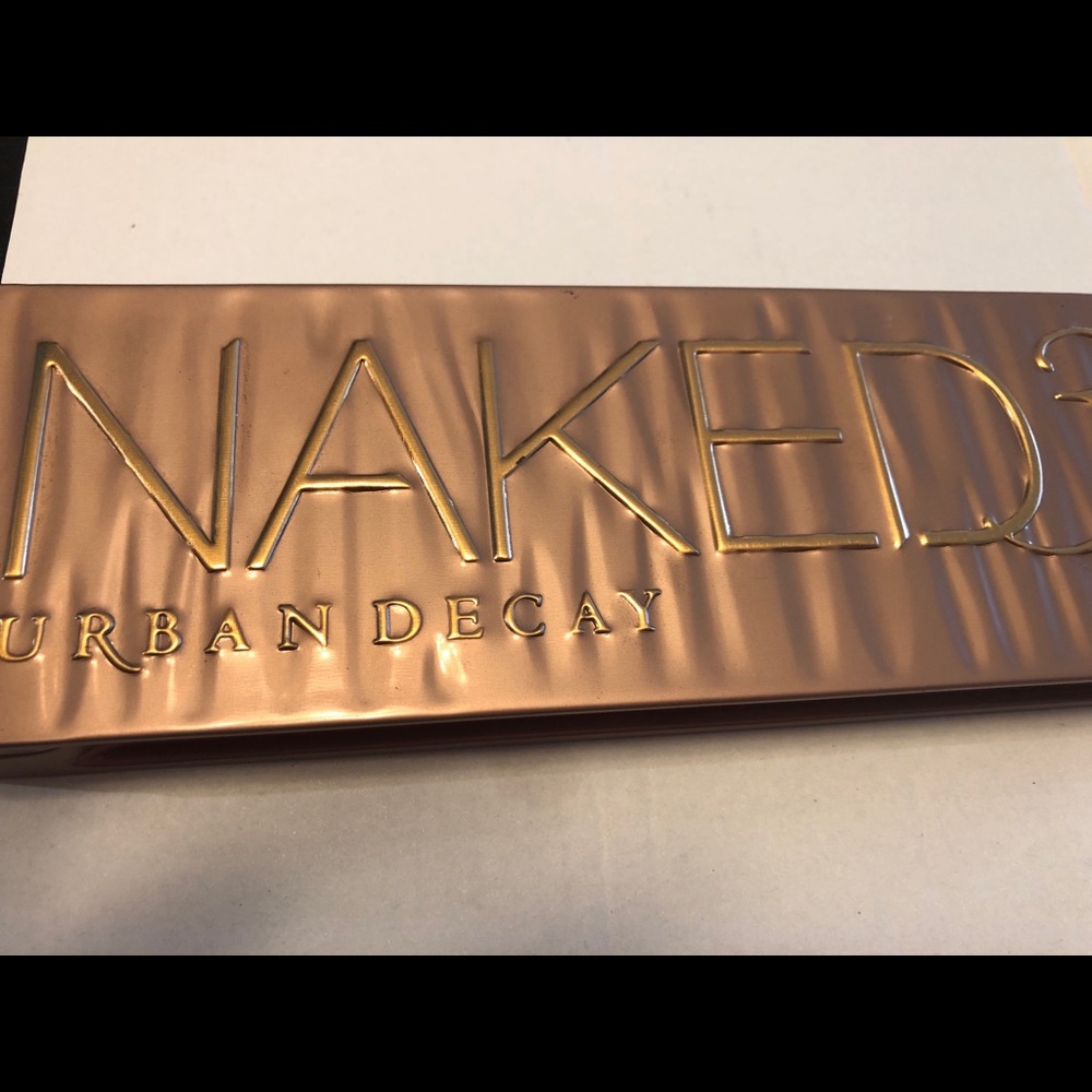 Urban Decay Naked 3 eyeshadow palette